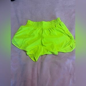 LULULEMON- highlight yellow hotty hots 4’ LR